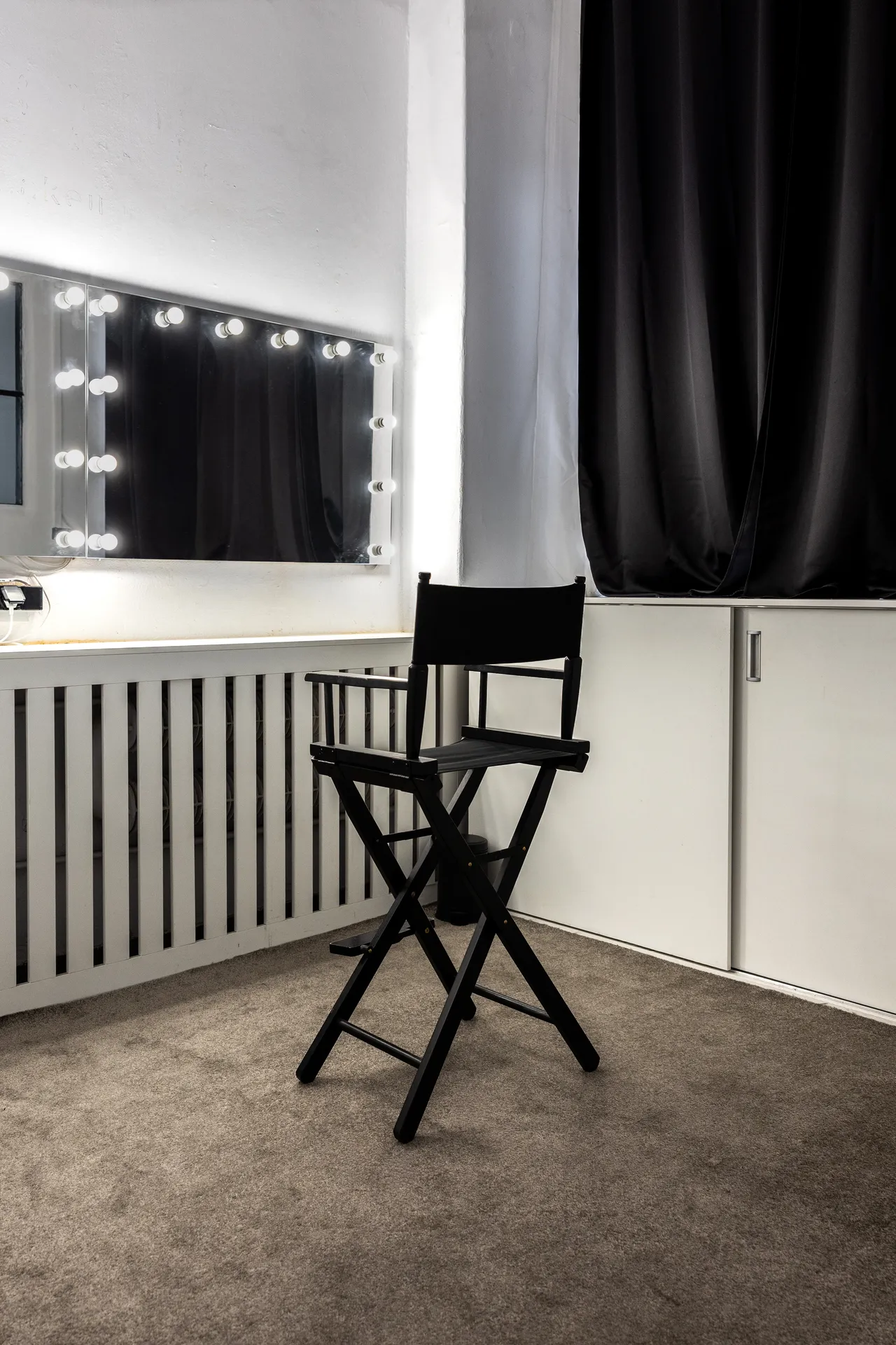Make-up Room SPOT Studio, stanowisko wizażu z lustrem Hollywood we Wrocławiu